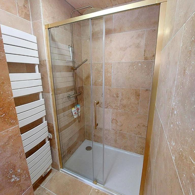 Chez Mamette & Papette - Chartreuse Chalet - Three-Bedroom Chalet - 37