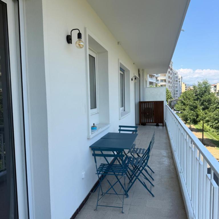 Appartement moderne 3 pièces climatisé avec balcon, plage à 2 min - Apartamento de 2 dormitorios - 14