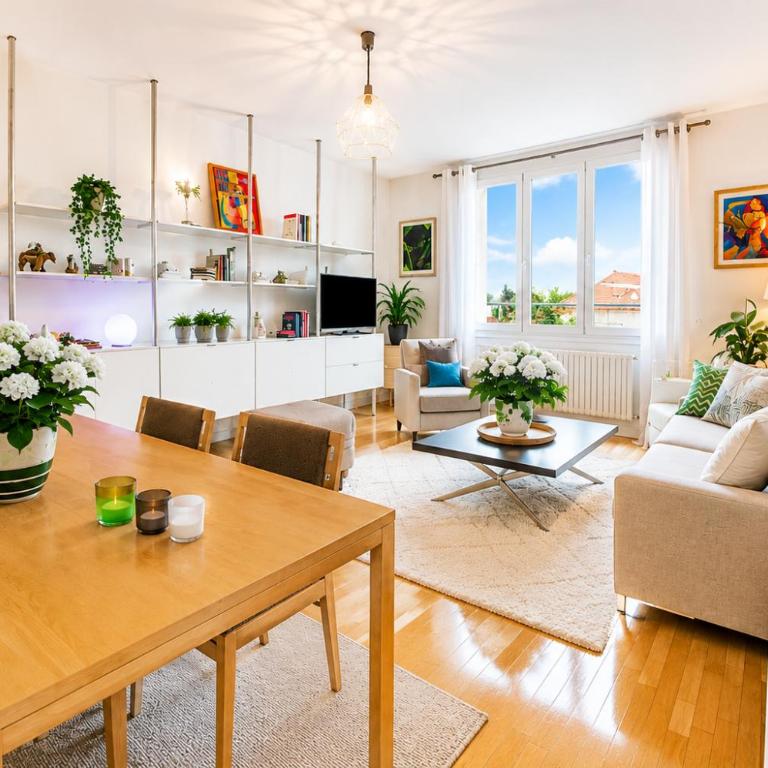 Appartement Climatisé 7mn Centre Ville 95M2 4 Adultes Bébé Garage Sous sol Arrivée Autonome - Appartement - 1