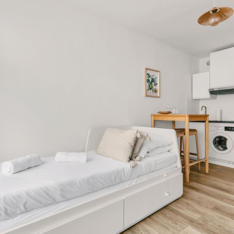 Cosy & Quiet studio with AC and Balcony with a view of nature - Apartment mit 1 Schlafzimmer - 9
