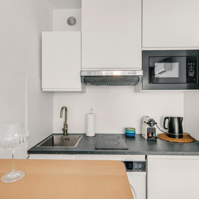 Cosy & Quiet studio with AC and Balcony with a view of nature - Apartment mit 1 Schlafzimmer - 10