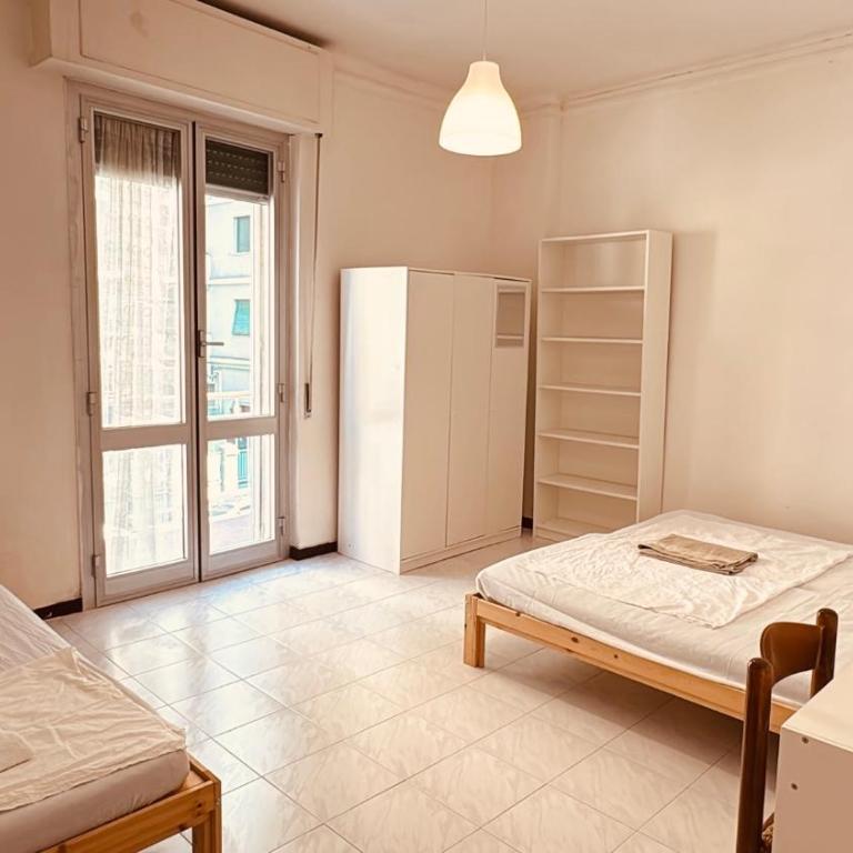 Double and Triple Rooms near Principe Station Shared Bathroom - Double Room with Shared Bathroom - 1