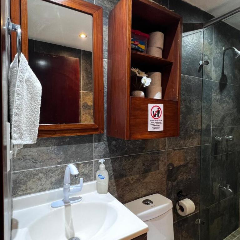 Amplio y confortable departamento 3 recámaras 4 camas wifi - Apartment - 24
