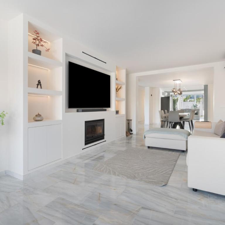 Luxurious And Modern Family Home - Villa con vistas al jardín - 3