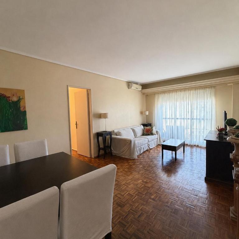 Comodo apartamento en torre de Recoleta - Apartamento de 2 dormitorios - 1