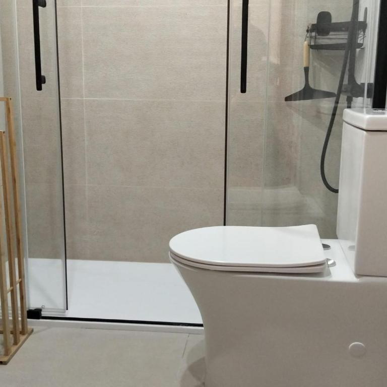 Apartamento en 1ª Línea de Playa en Roses con Terraza, Vista al Mar y Parking Comunitario - ES-258-3 - Appartamento - 25