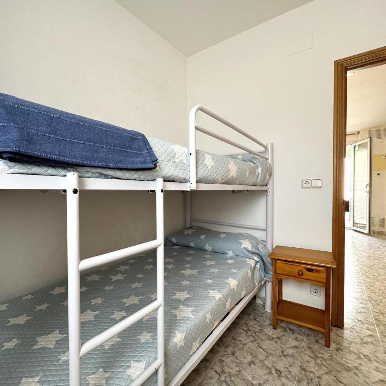 Apartamento con Piscina a 2 Minutos de la Playa en el Corazón de Riells - HISP-7-26 - Apartment - 15