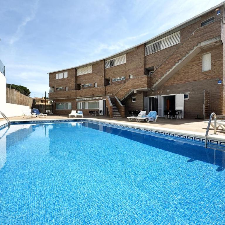Apartamento Manel 11: Piscina y a 5 Minutos de la Playa en Torroella de Montgrí - HISP-7-22 - Apartment - 2