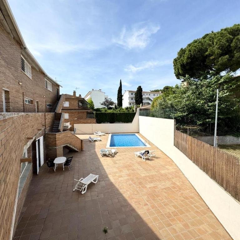 Apartamento Manel 11: Piscina y a 5 Minutos de la Playa en Torroella de Montgrí - HISP-7-22 - Apartment - 6