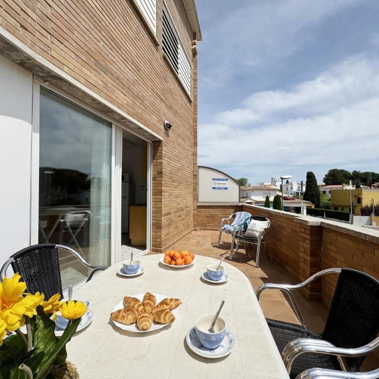 Apartamento Manel 11: Piscina y a 5 Minutos de la Playa en Torroella de Montgrí - HISP-7-22 - Apartment - 8