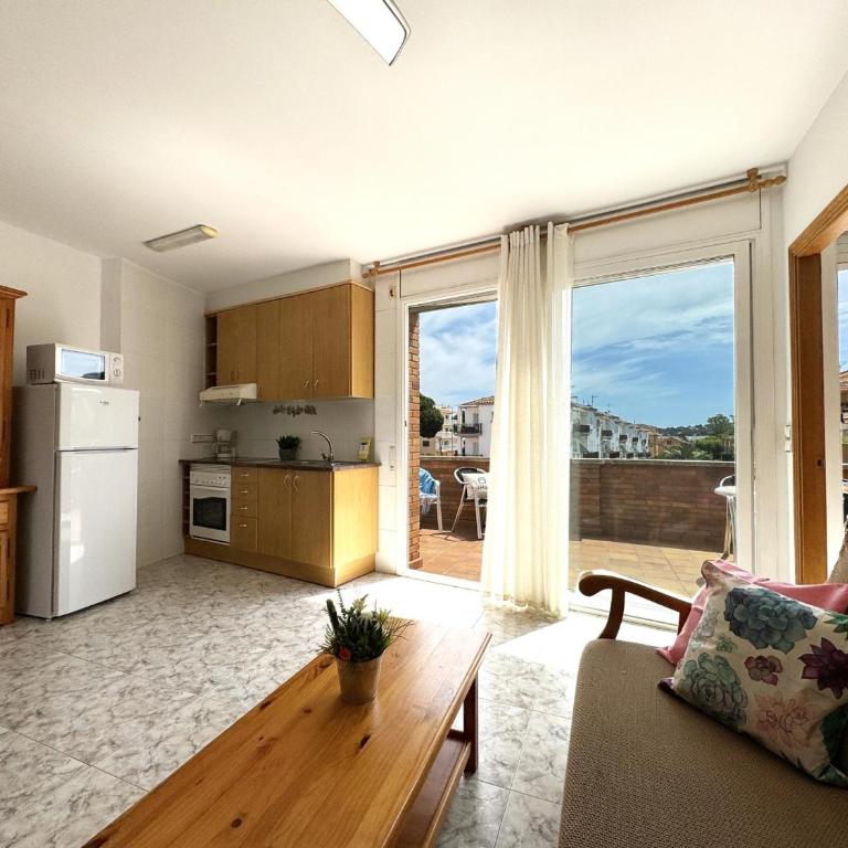 Apartamento Manel 11: Piscina y a 5 Minutos de la Playa en Torroella de Montgrí - HISP-7-22 - Apartment - 13