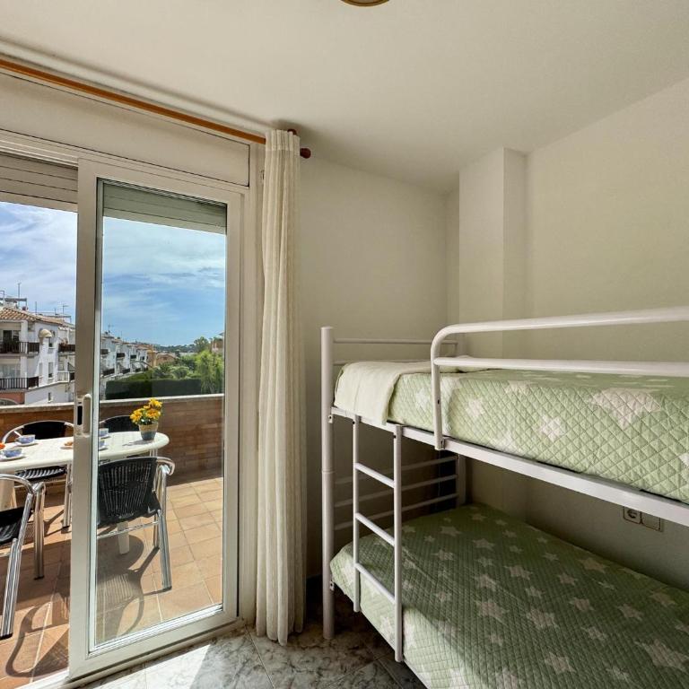 Apartamento Manel 11: Piscina y a 5 Minutos de la Playa en Torroella de Montgrí - HISP-7-22 - Apartment - 20