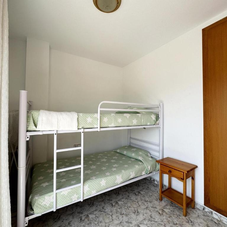 Apartamento Manel 11: Piscina y a 5 Minutos de la Playa en Torroella de Montgrí - HISP-7-22 - Apartment - 21