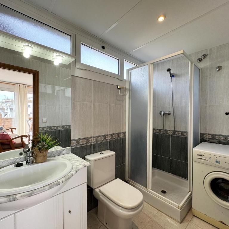 Apartamento Manel 11: Piscina y a 5 Minutos de la Playa en Torroella de Montgrí - HISP-7-22 - Apartment - 25