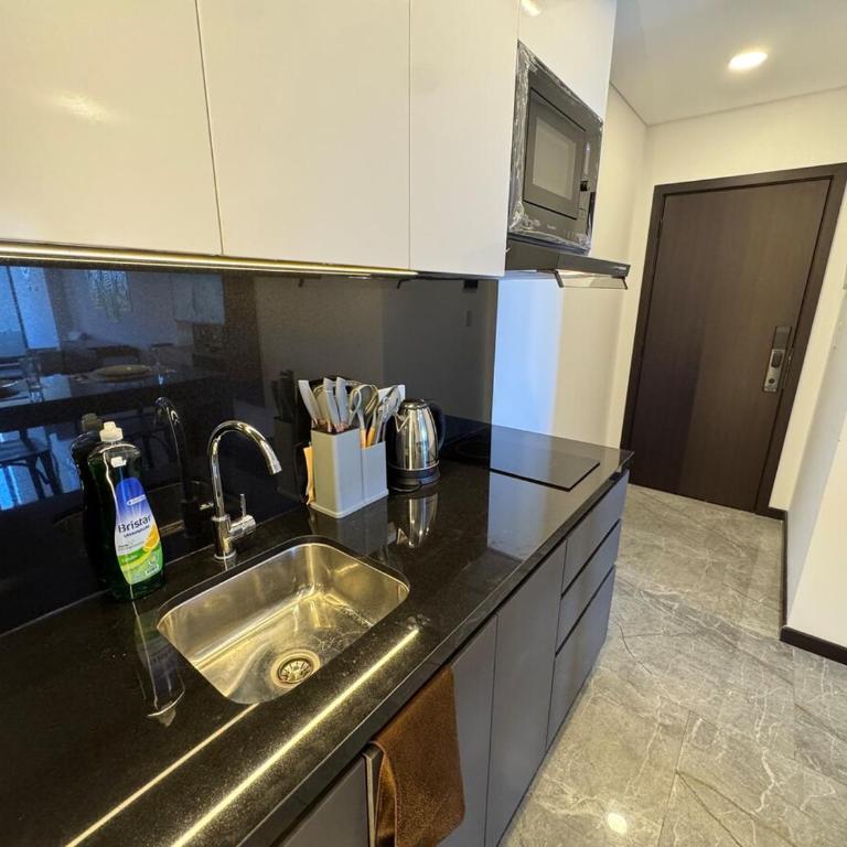 Luxury and Comfort Modern Apartment with Unique Touches - One-Bedroom Apartment - 8
