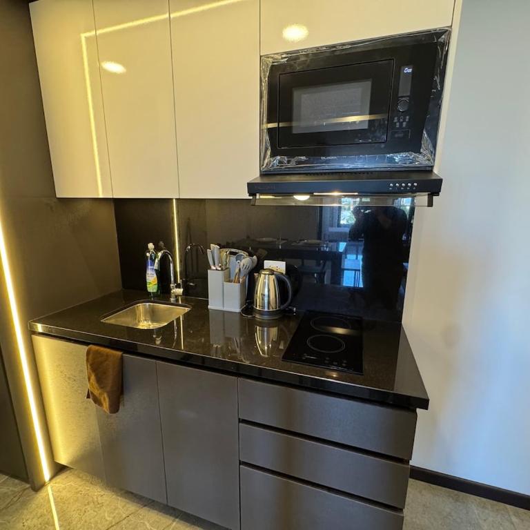 Luxury and Comfort Modern Apartment with Unique Touches - One-Bedroom Apartment - 19