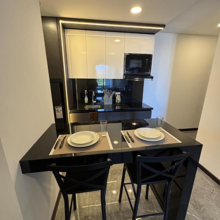 Luxury and Comfort Modern Apartment with Unique Touches - One-Bedroom Apartment - 32