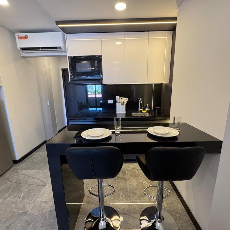 Experience Luxury in the Heart of Santa Cruz - One-Bedroom Apartment - 37