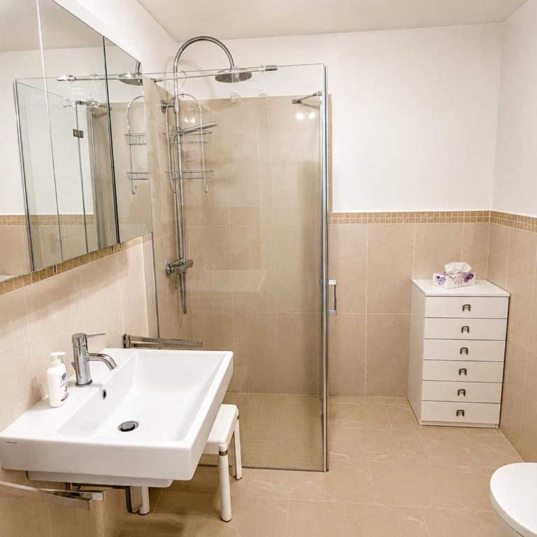 Lake View Apartment in Luino for 4 - Appartamento con 1 Camera da Letto - 15