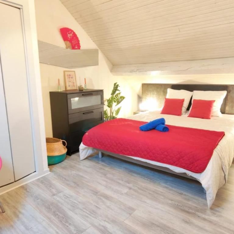 Cosy Lotus Quartz T2 - Centre - Place du Forail - Balcon et Parking gratuit dans la rue - Appartement 1 Chambre Supérieur avec Balcon - 7
