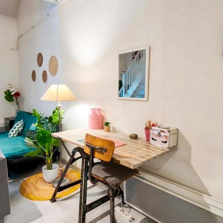 Cosy Lotus Quartz T2 - Centre - Place du Forail - Balcon et Parking gratuit dans la rue - Appartement 1 Chambre Supérieur avec Balcon - 13
