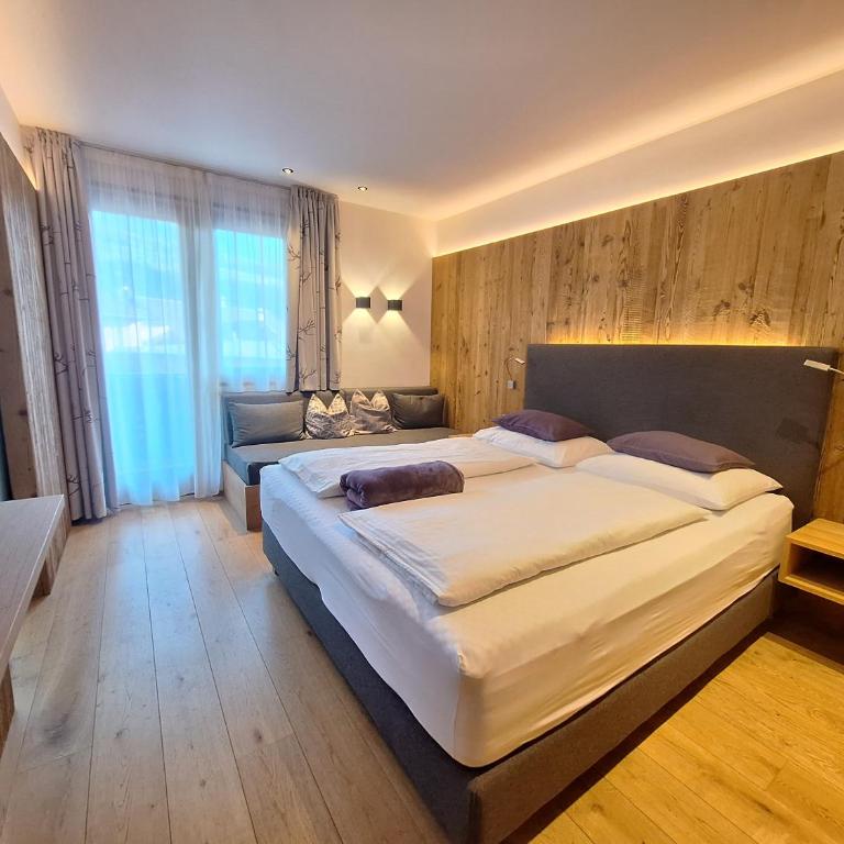 Hotel Kranebitt B&B - Camera Matrimoniale con Balcone - 4