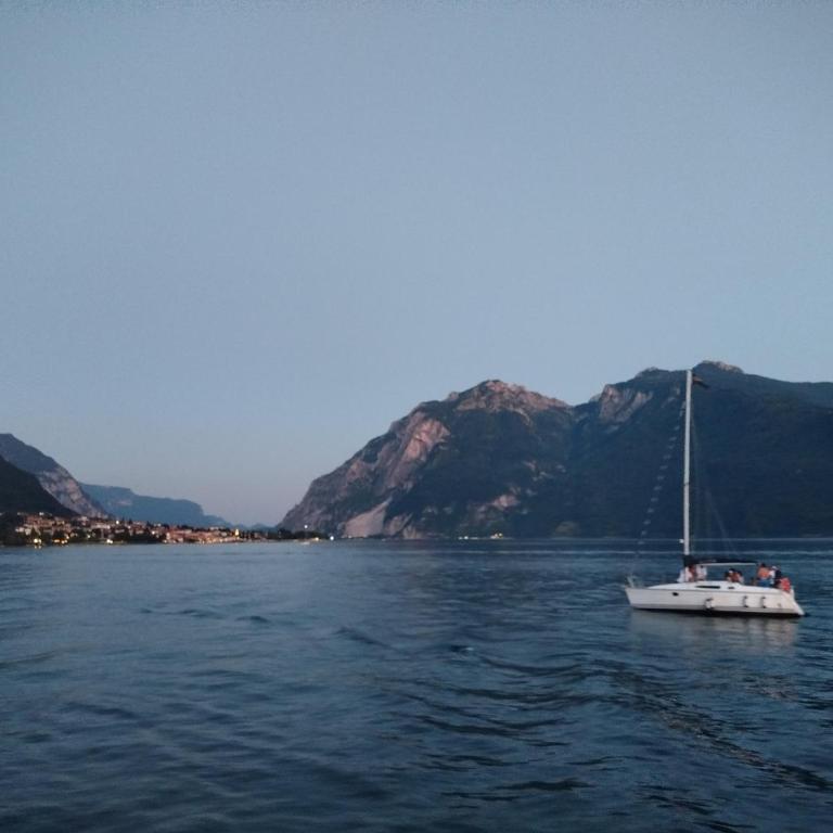 Lake and Guzzi view - Holiday Home - Casa con 1 Camera da Letto - 60