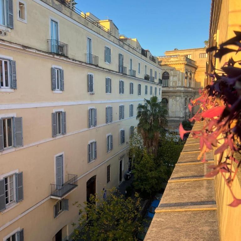 Three Separate Homes In Historic Areas of Rome, Two Next to The Colosseum, One Next to The Vatican, Both Near Metro Stations - Appartamento con 1 Camera da Letto - 3