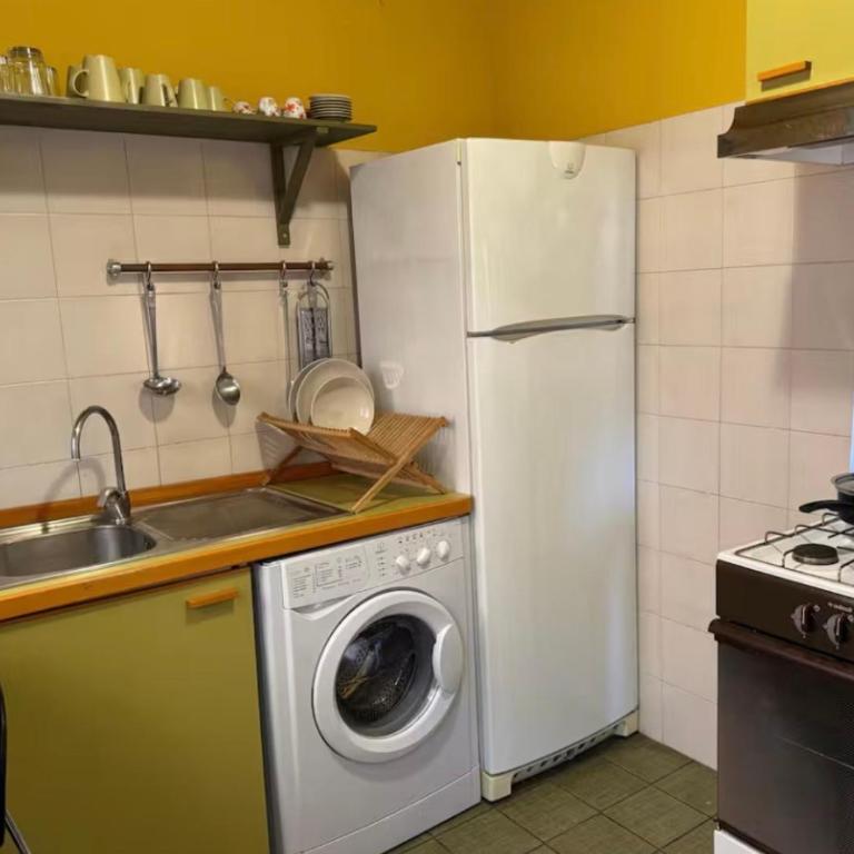 Three Separate Homes In Historic Areas of Rome, Two Next to The Colosseum, One Next to The Vatican, Both Near Metro Stations - Appartamento con 1 Camera da Letto - 4