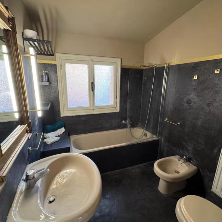 Three Separate Homes In Historic Areas of Rome, Two Next to The Colosseum, One Next to The Vatican, Both Near Metro Stations - Appartamento con 1 Camera da Letto - 5