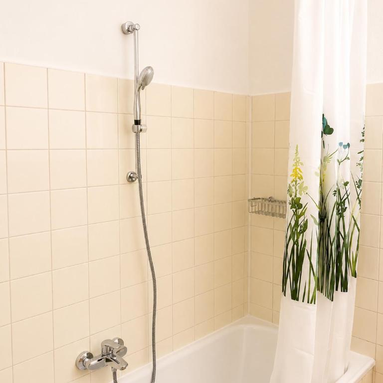 NUMBR25 - self service & low budget Hotel - Appartamento Familiare con 2 Camere da Letto e Vista - 15