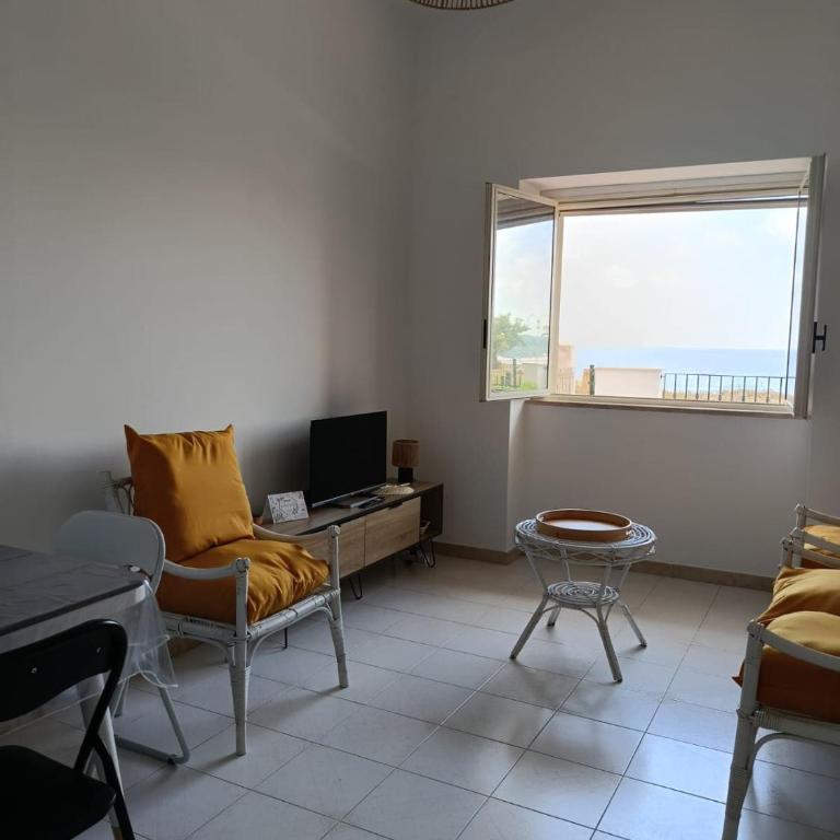 Casina Serafina, vista mare Torre dell'orso - Appartamento con 2 Camere da Letto - 1