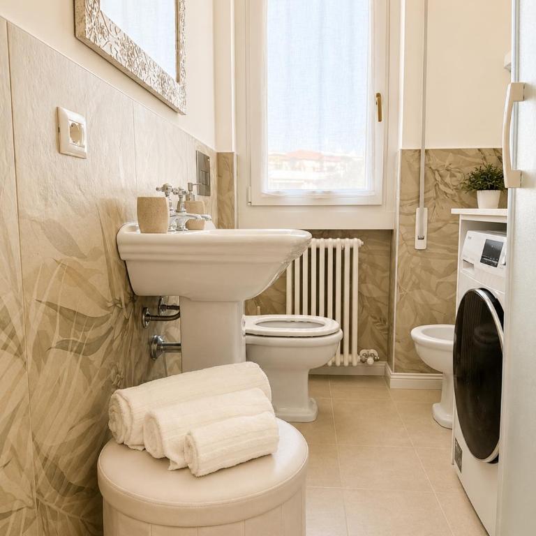 Bilocale Desenzanino con Terrazza Vista Giardino a 1 minuto dalla Spiaggia - Appartamento con 1 Camera da Letto - 2