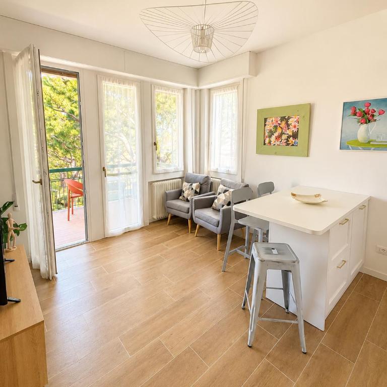 Bilocale Desenzanino con Terrazza Vista Giardino a 1 minuto dalla Spiaggia - Appartamento con 1 Camera da Letto - 6