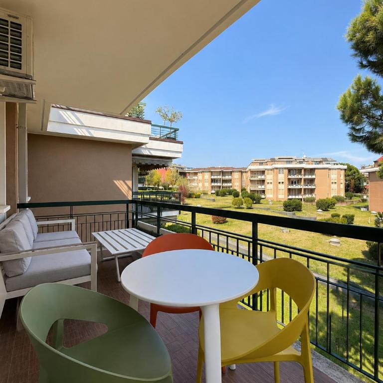 Bilocale Desenzanino con Terrazza Vista Giardino a 1 minuto dalla Spiaggia - Appartamento con 1 Camera da Letto - 1