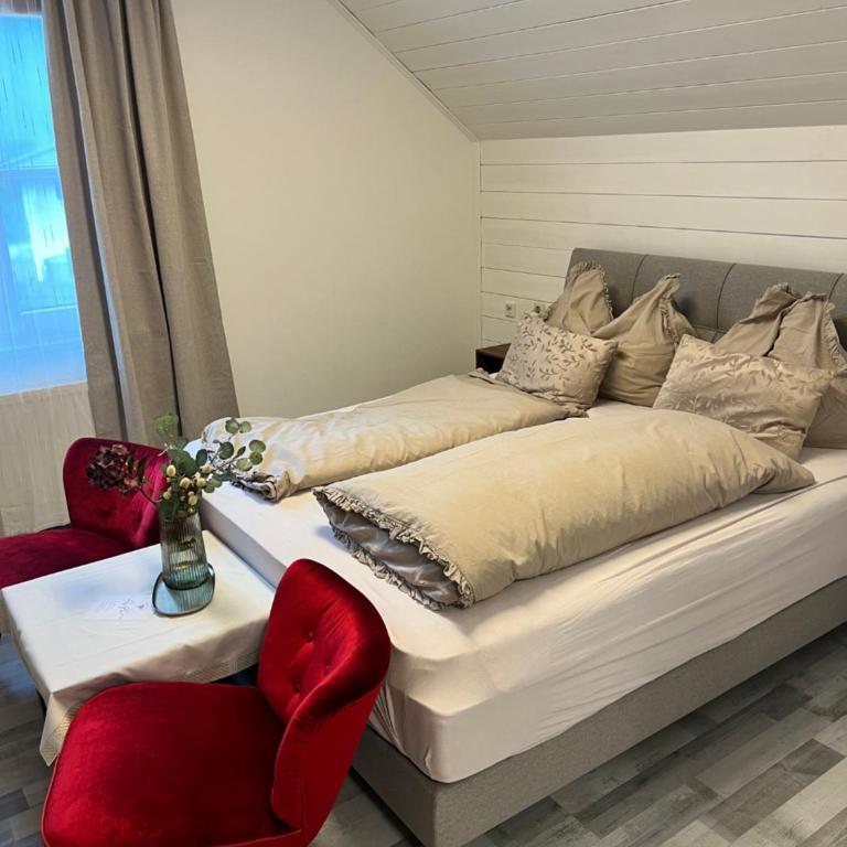 Mentebauer Traudi's Ferienhof - Dreibettzimmer mit Dusche - 1