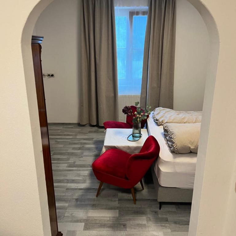 Mentebauer Traudi's Ferienhof - Dreibettzimmer mit Dusche - 2