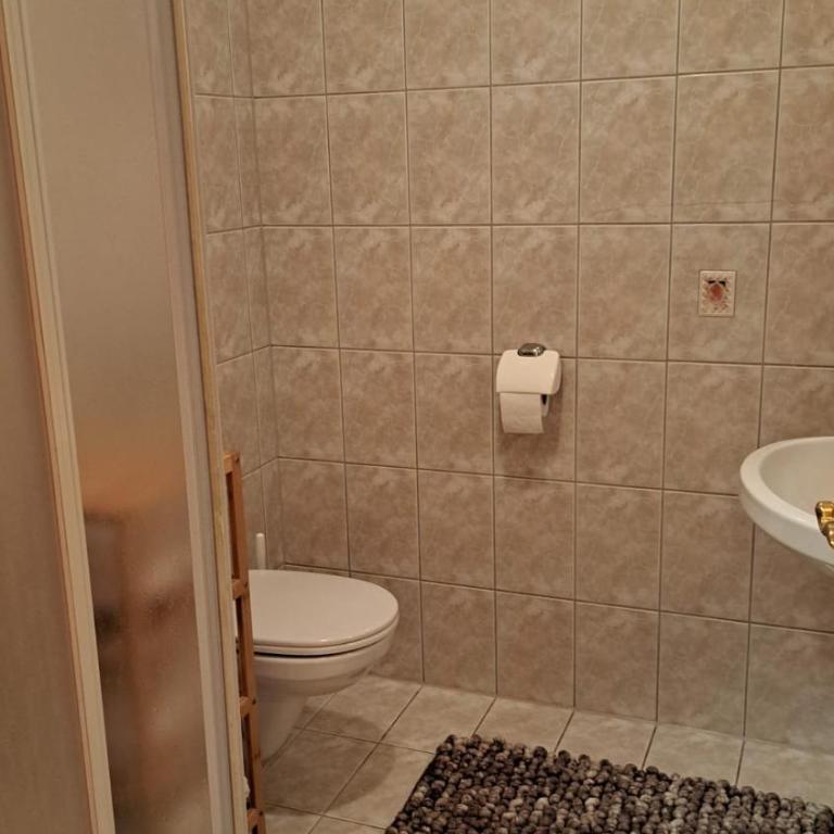 Mentebauer Traudi's Ferienhof - Dreibettzimmer mit Dusche - 6