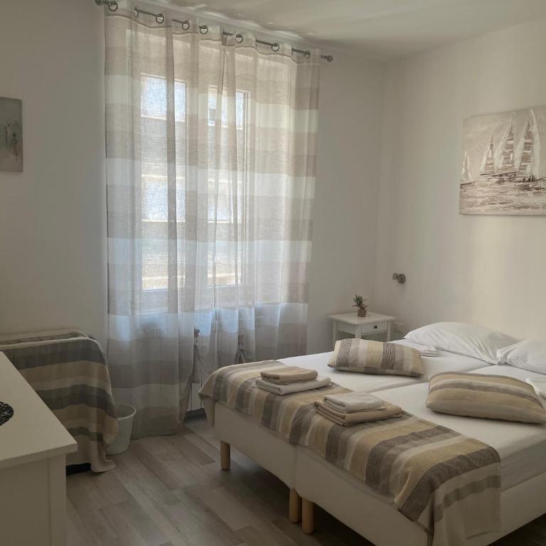 Julia affittacamere - Camera Doppia con Letti Singoli con Bagno Privato - 3
