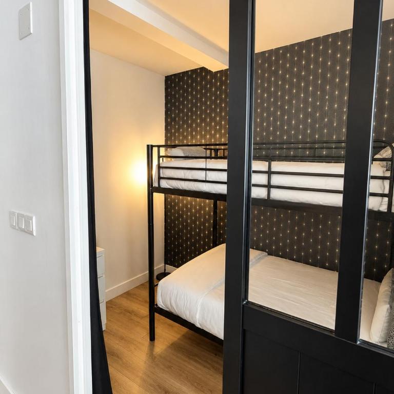 Plage à 100 m, tout à pied, linge et ménage inclus - Three-Bedroom Apartment - 7
