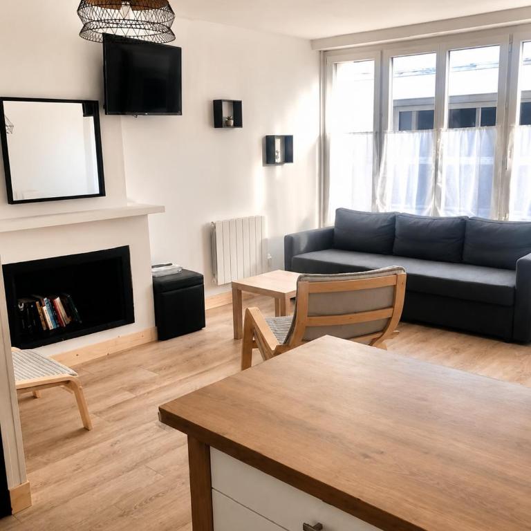 Plage à 100 m, tout à pied, linge et ménage inclus - Three-Bedroom Apartment - 9