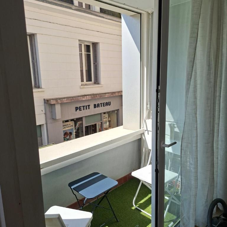 Plage à 100 m, tout à pied, linge et ménage inclus - Three-Bedroom Apartment - 15