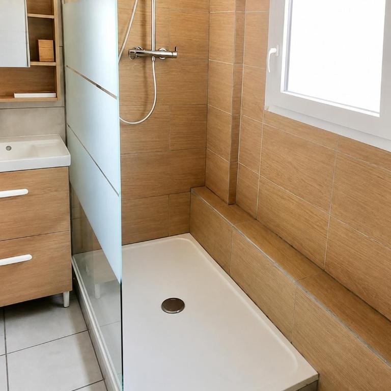Plage à 100 m, tout à pied, linge et ménage inclus - Three-Bedroom Apartment - 18
