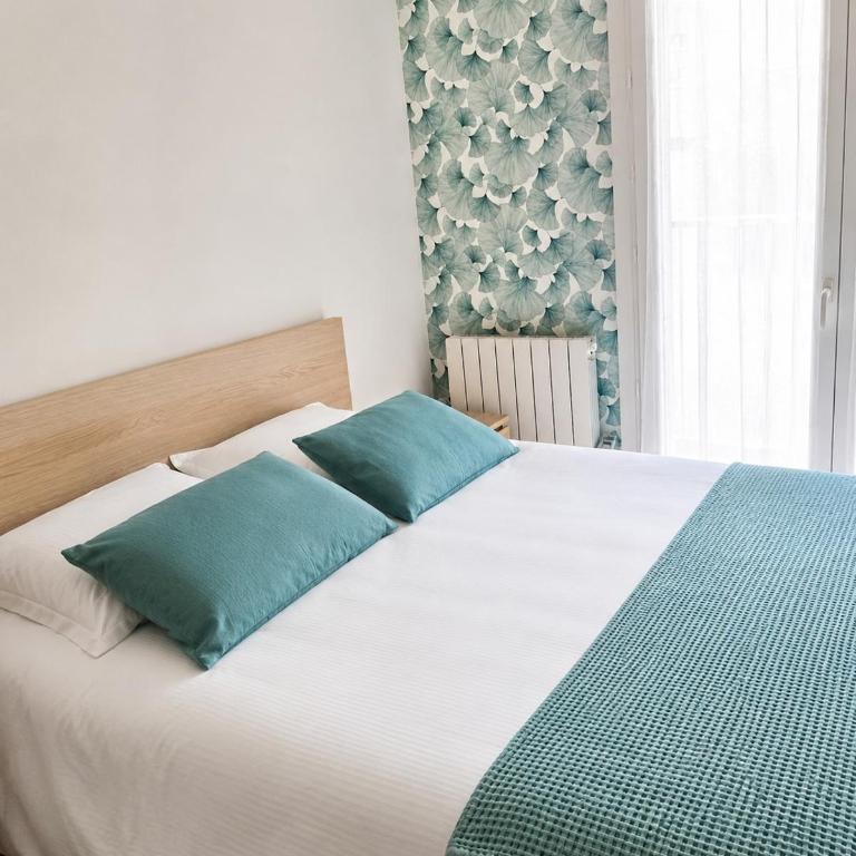 Plage à 100 m, tout à pied, linge et ménage inclus - Three-Bedroom Apartment - 21