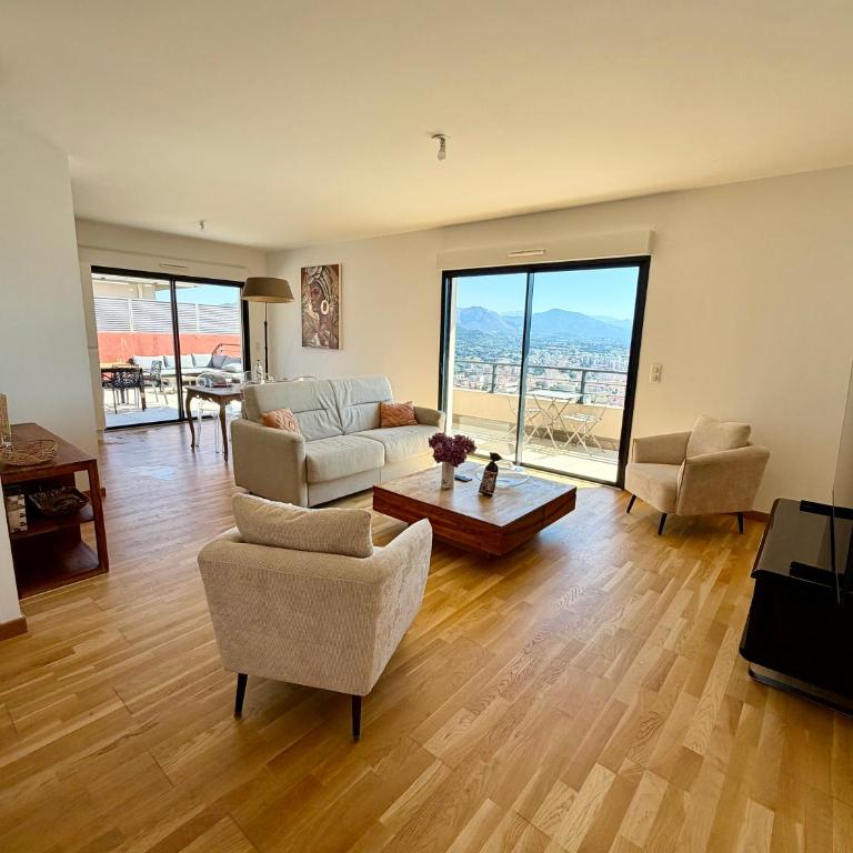 Superbe T3 avec rooftop Vue mer et montagne Ajaccio - Two-Bedroom Apartment - 7