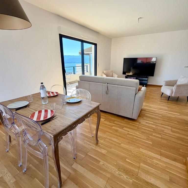 Superbe T3 avec rooftop Vue mer et montagne Ajaccio - Two-Bedroom Apartment - 9