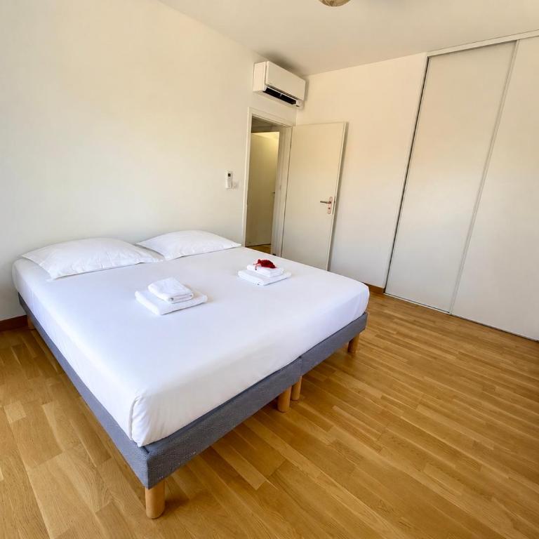 Superbe T3 avec rooftop Vue mer et montagne Ajaccio - Two-Bedroom Apartment - 18