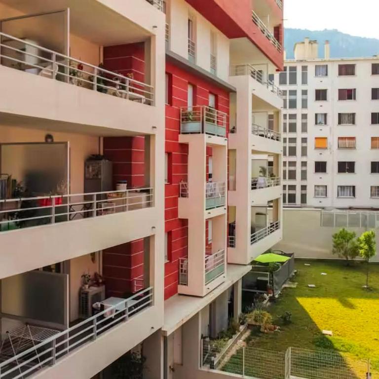 Appartement moderne avec terrasse, parking et clim - Apartamento de 1 dormitorio - 47