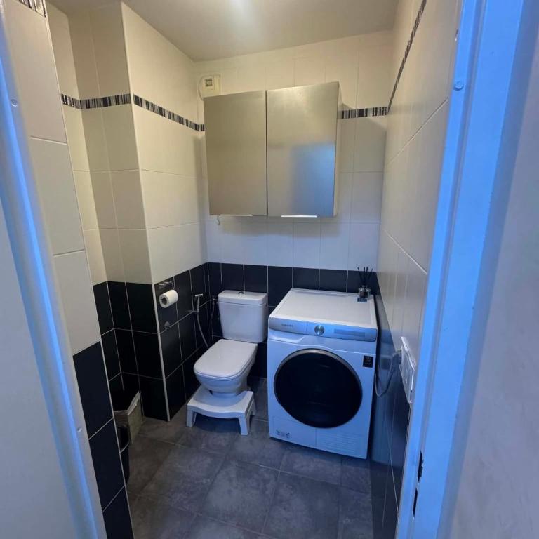 Appartement moderne avec terrasse, parking et clim - Apartamento de 1 dormitorio - 11