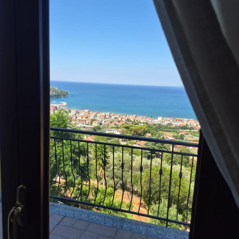 Villa Malandrino Guest House - Camera Matrimoniale con Vista Mare - 1